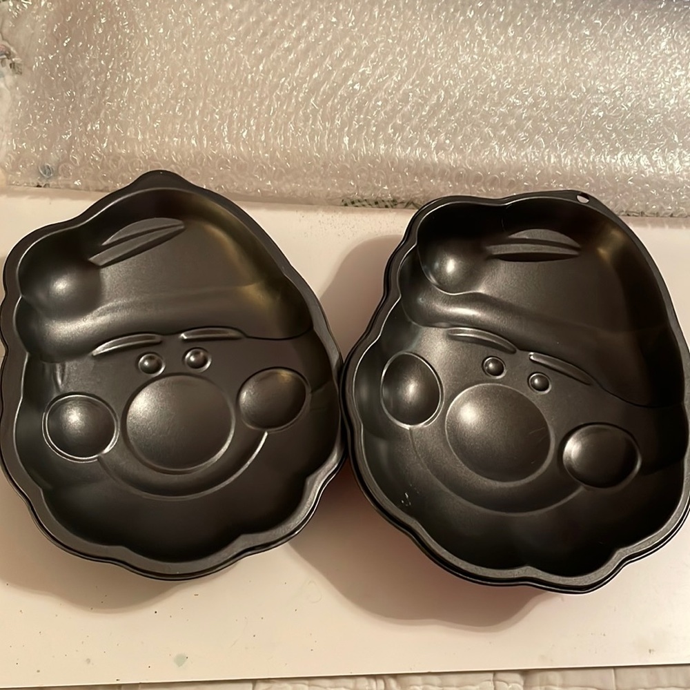 Santa Claus Face Cake Pan - Picture 2 of 10